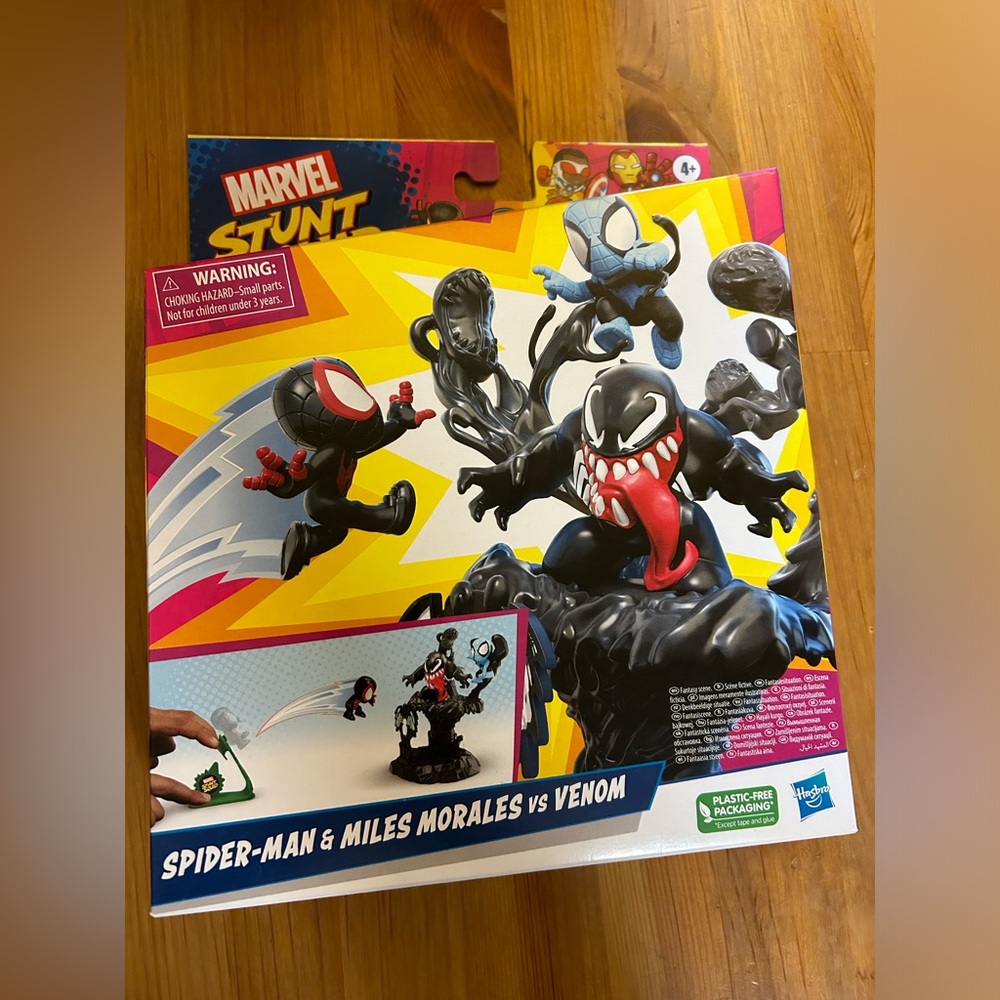 Marvel Stunt Squad Villain Knockdown Playset Spider-Man & Miles Morales vs Venom
